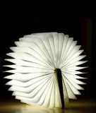 Lampa tip carte - coperti din lemn